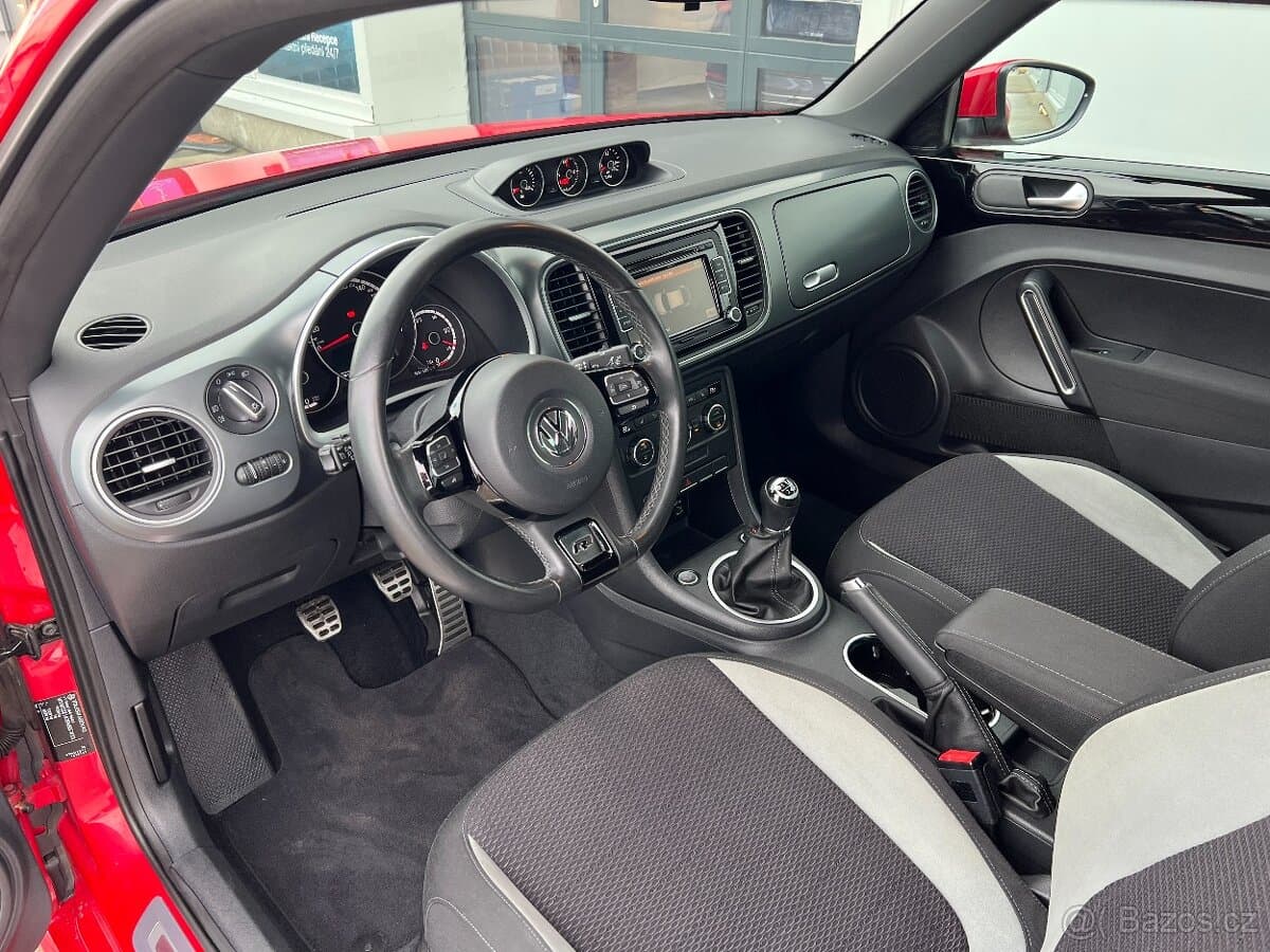 2015 Volkswagen BEETLE - 12