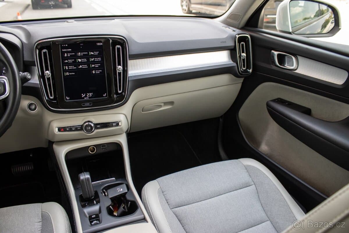2019 Volvo XC40 - 12
