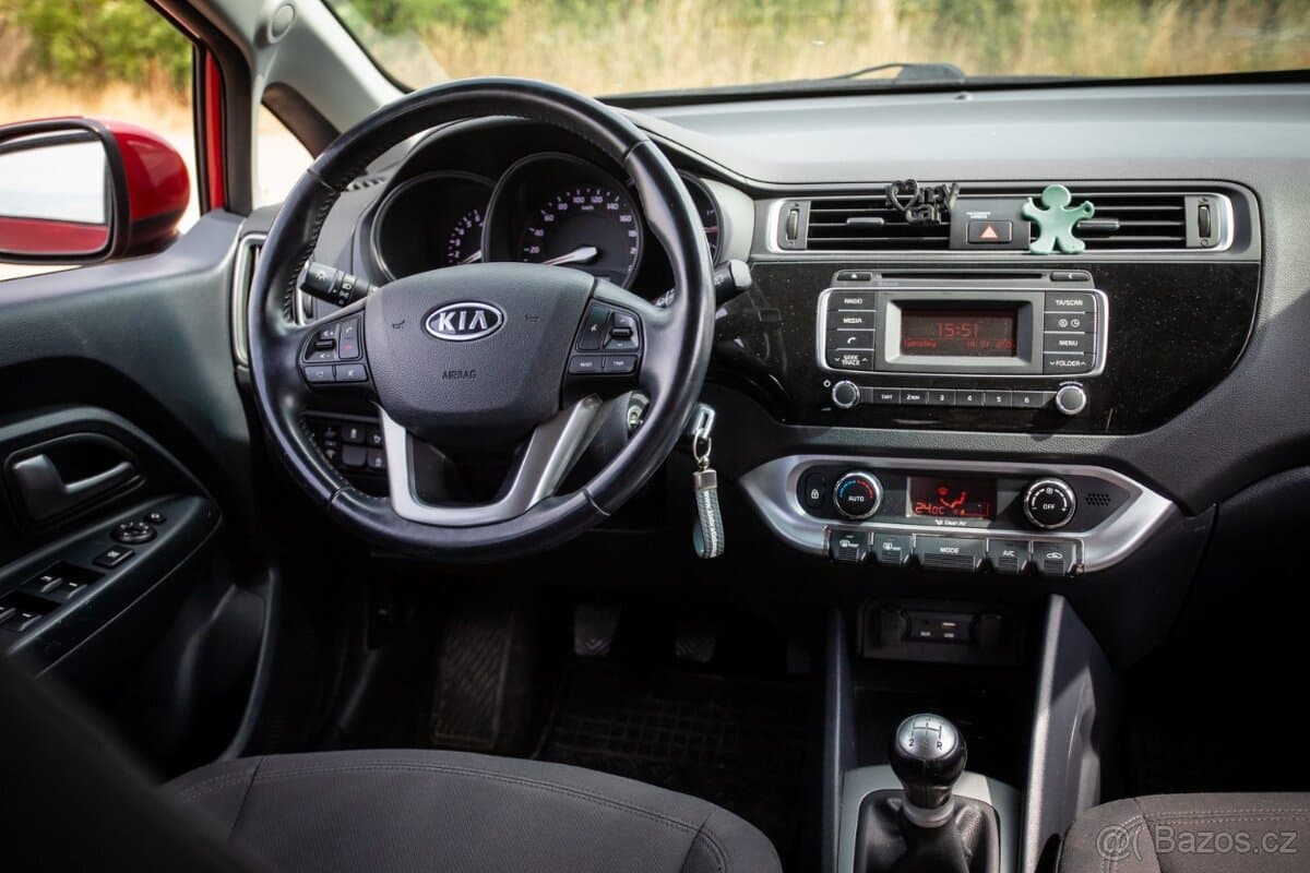 2016 Kia RIO - 12