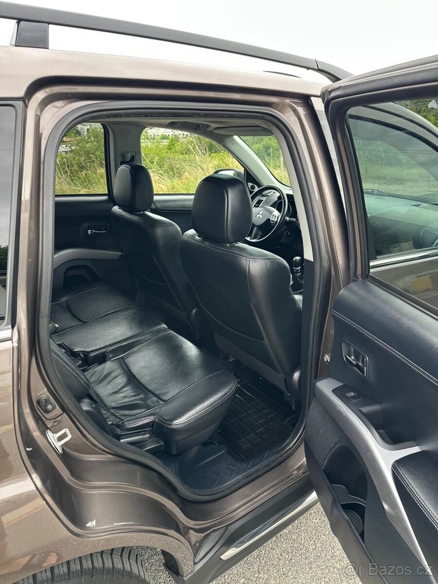 2012 Mitsubishi OUTLANDER - 12