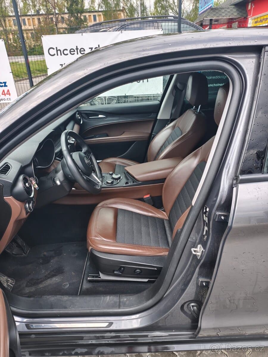 2018 Alfa Romeo STELVIO - 12