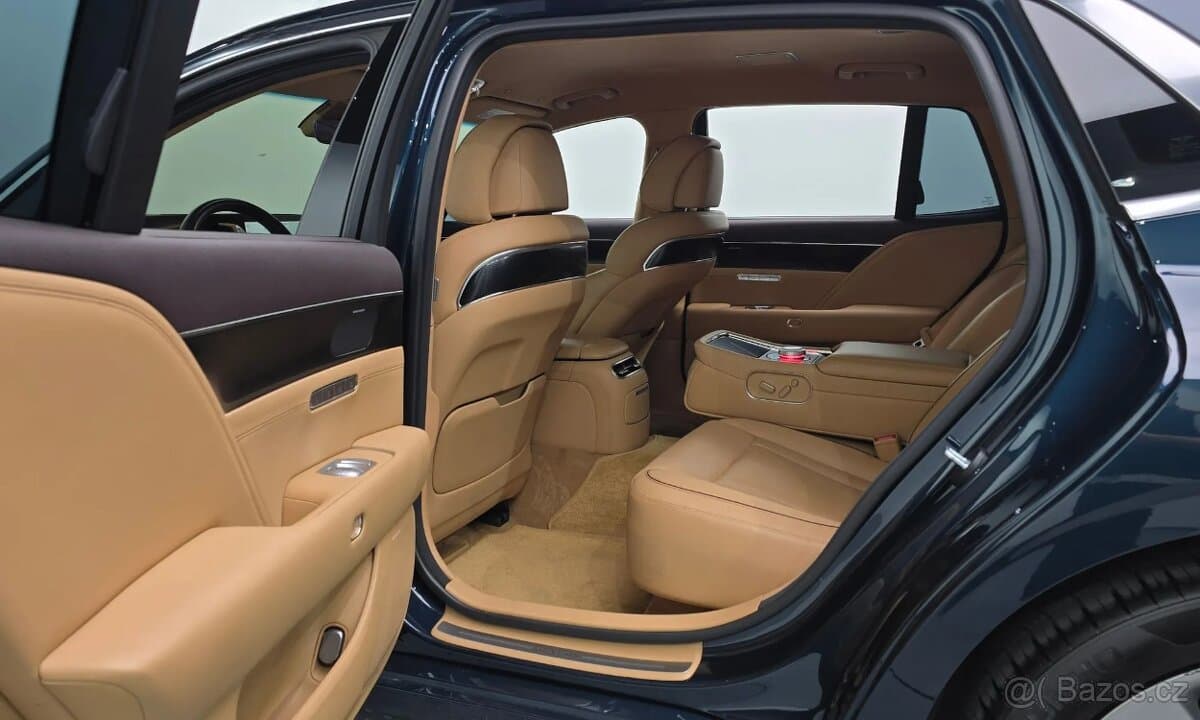2022 Genesis G90 - 12