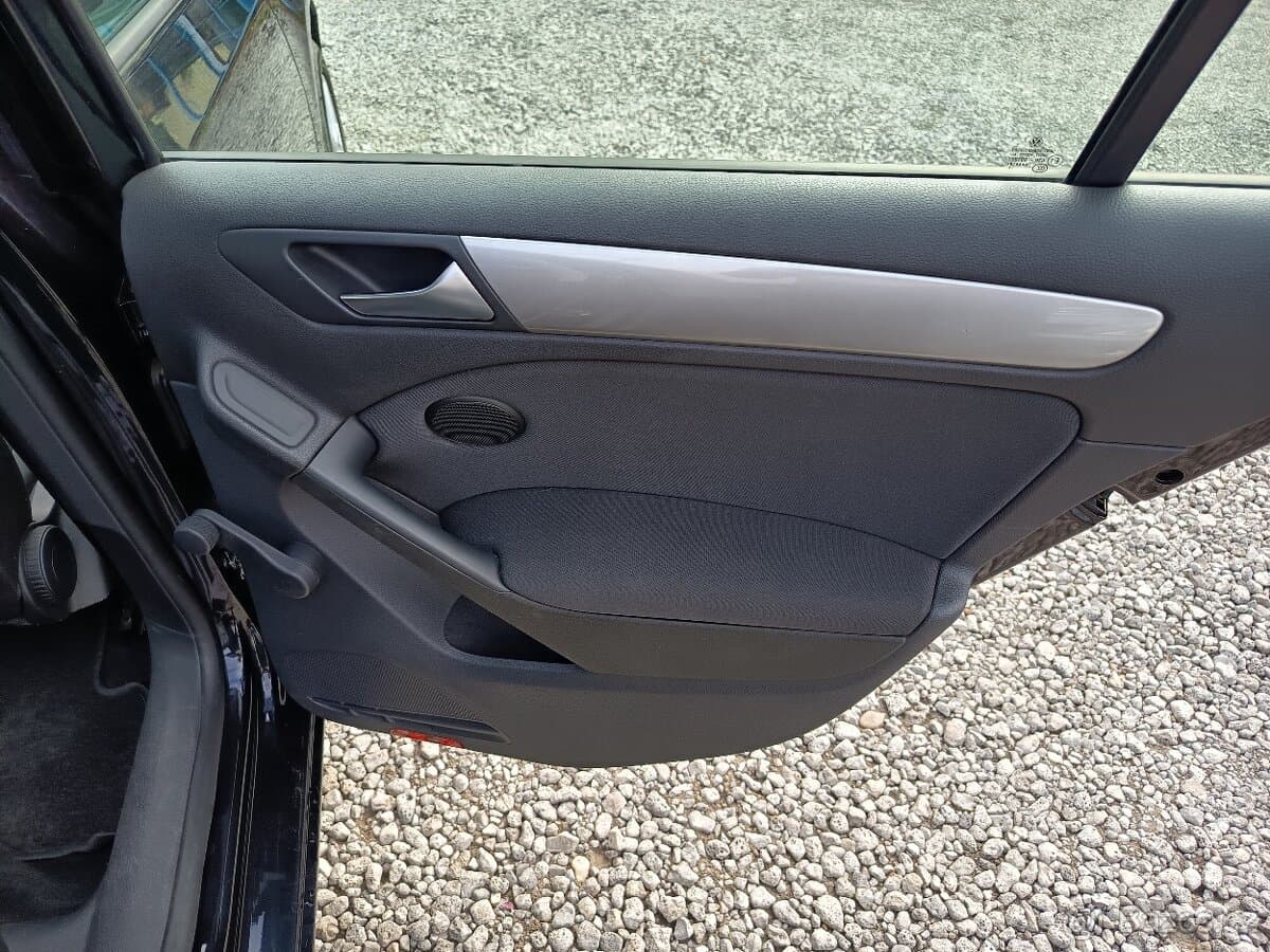 2011 Volkswagen GOLF - 12