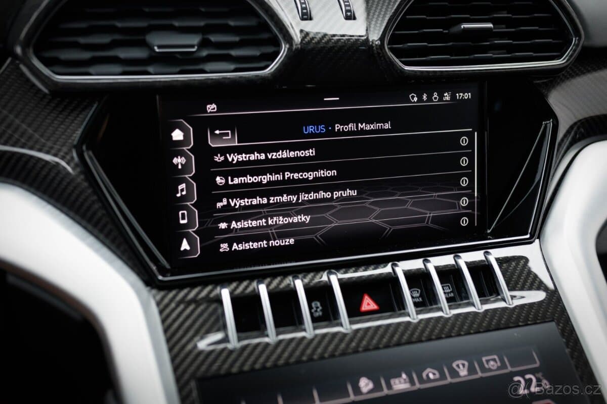 2020 Lamborghini URUS - 12