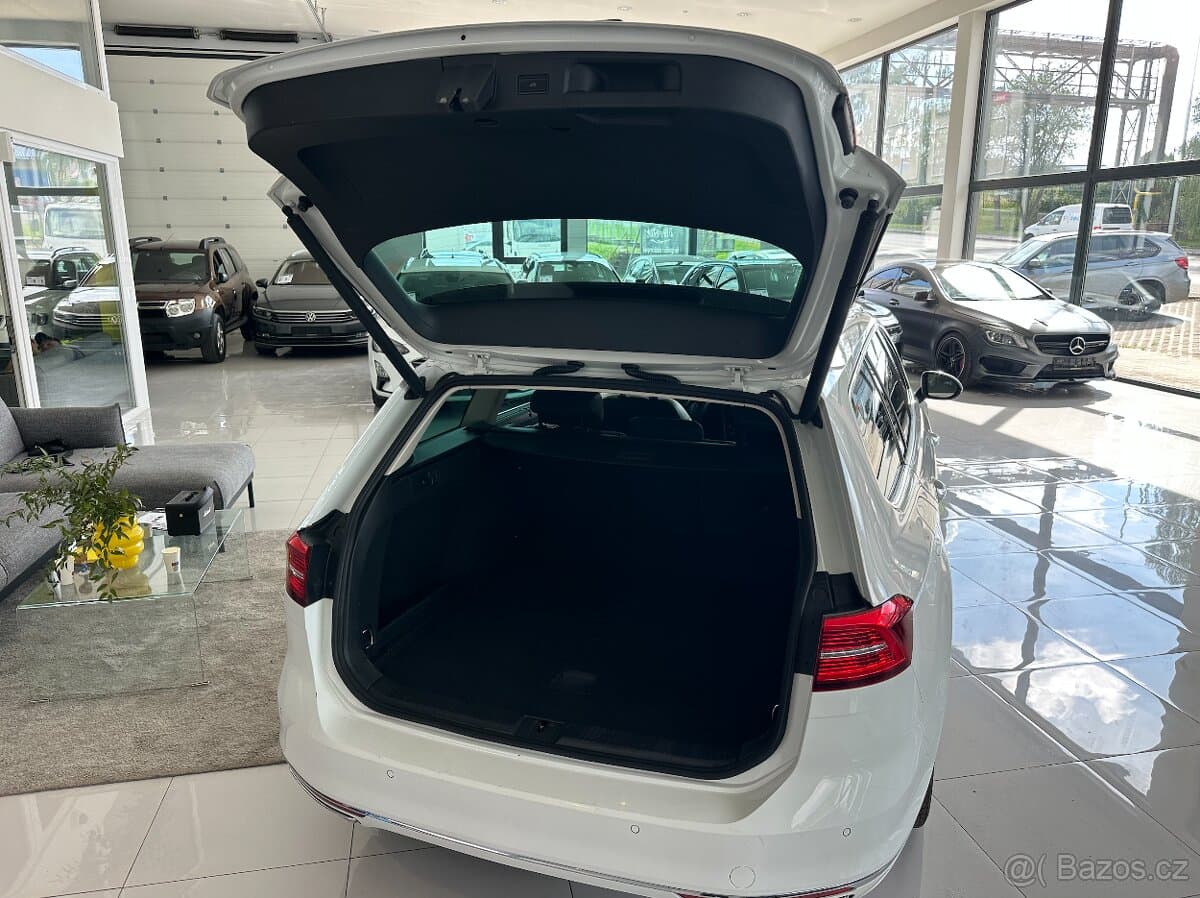 2018 Volkswagen PASSAT - 12