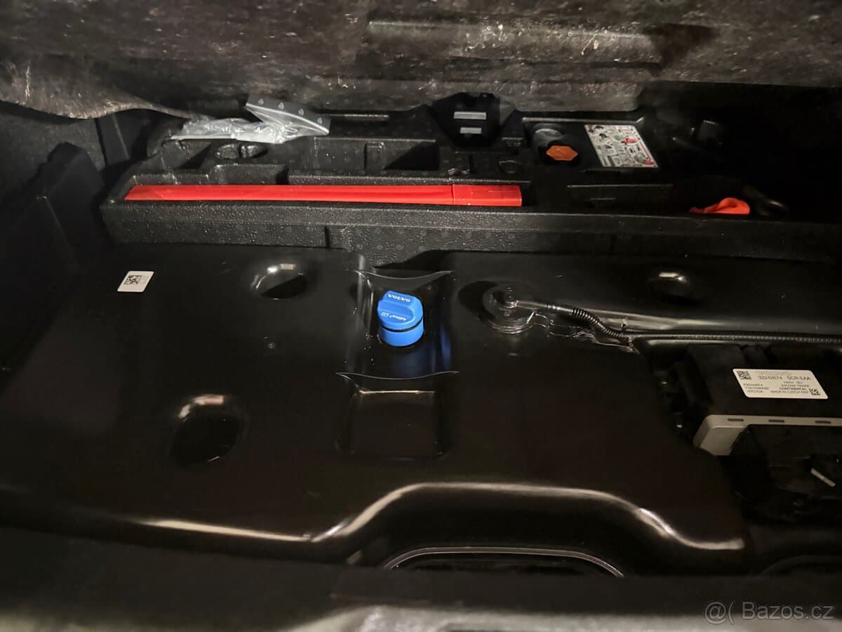 2019 Volvo V40 - 12