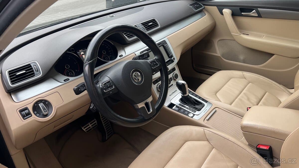 2012 Volkswagen PASSAT - 12