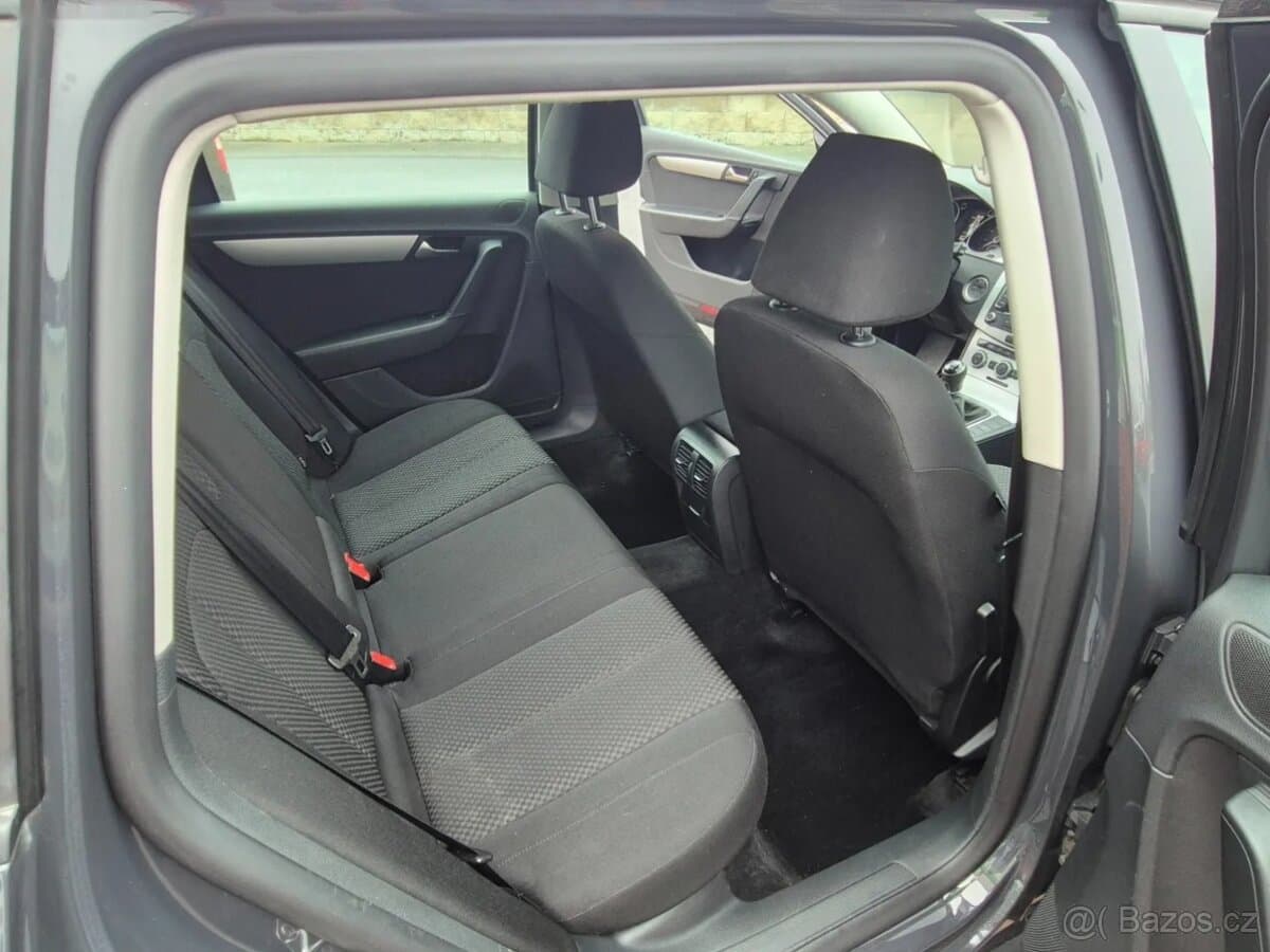 2012 Volkswagen PASSAT - 12