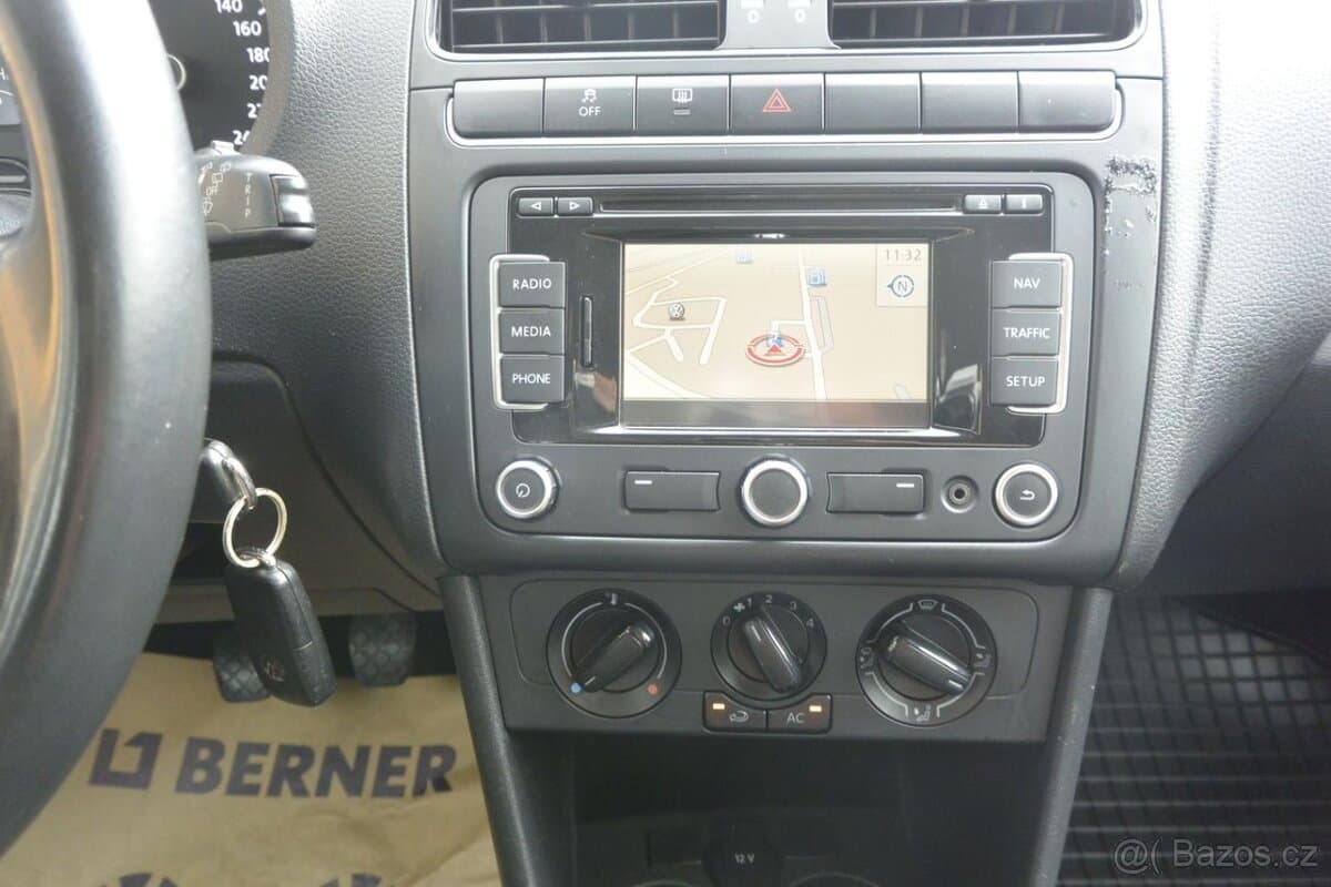 2013 Volkswagen POLO - 12