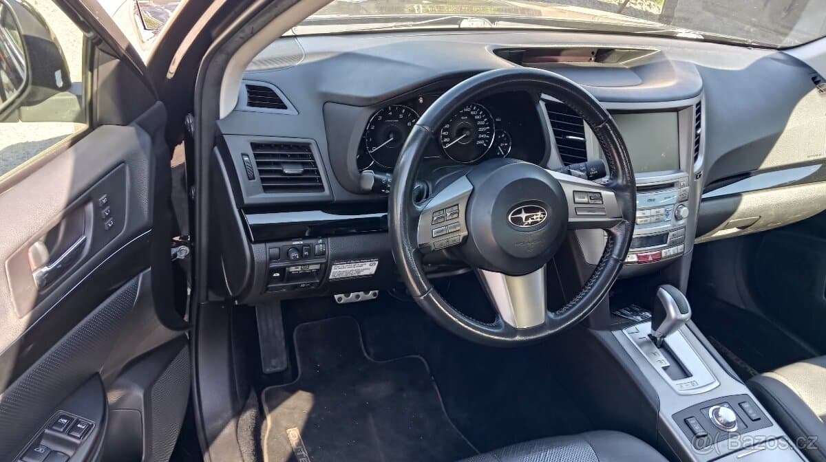 2010 Subaru OUTBACK - 12