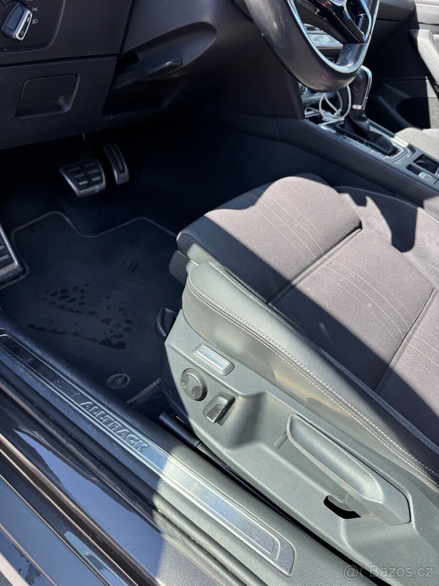 2017 Volkswagen PASSAT - 12