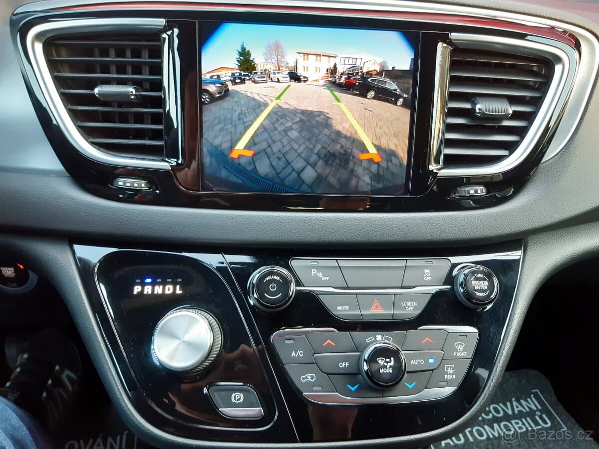 2019 Chrysler PACIFICA - 12