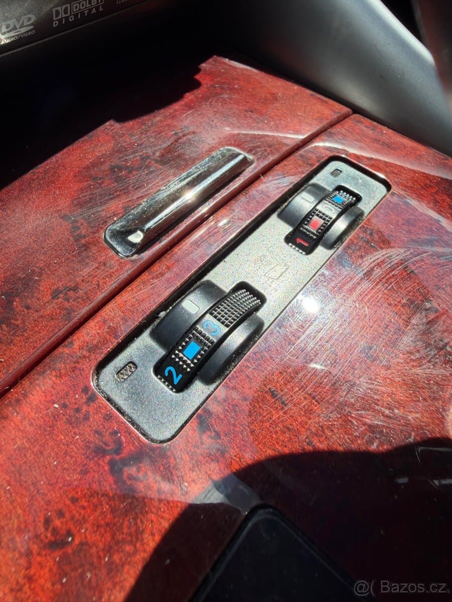 2005 Lexus IS - 12