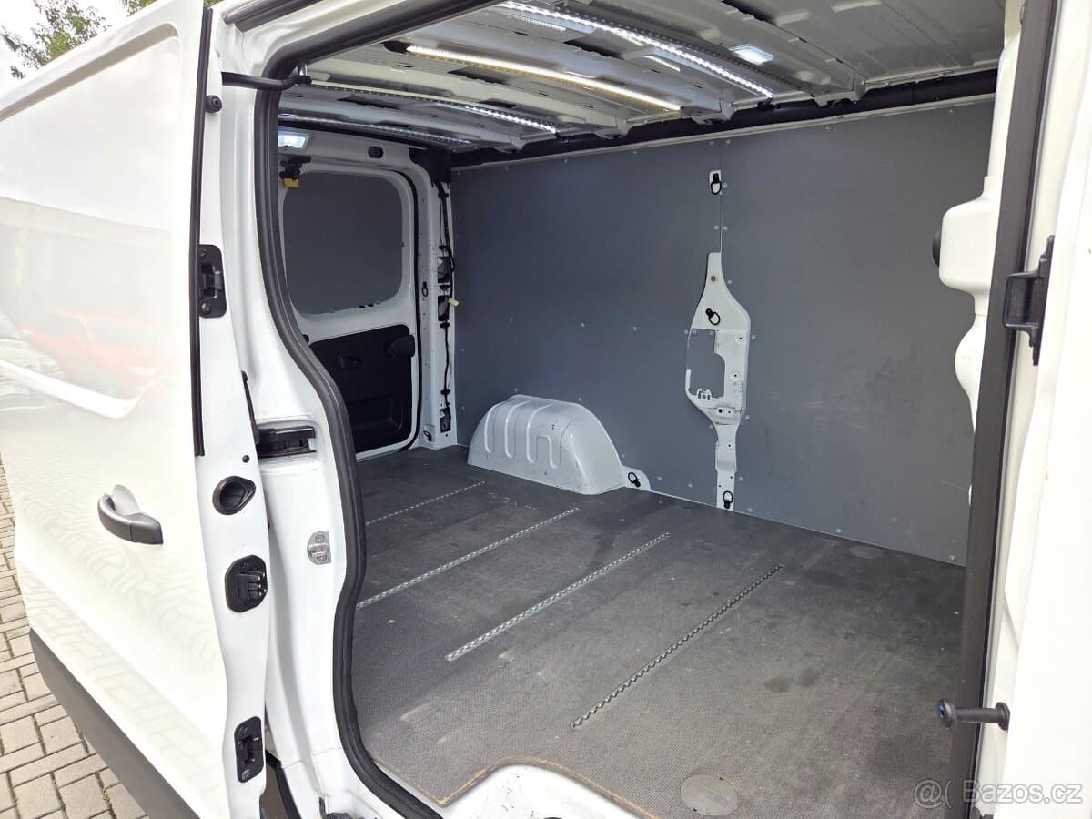 2021 Renault TRAFIC - 12