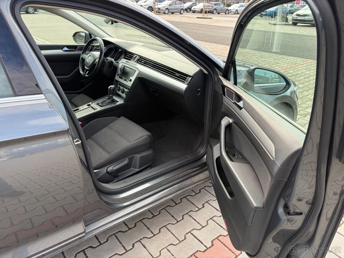 2016 Volkswagen PASSAT - 12