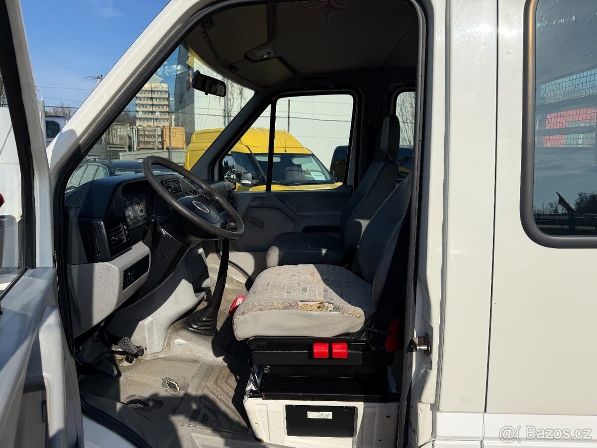 2003 Volkswagen MULTIVAN - 12