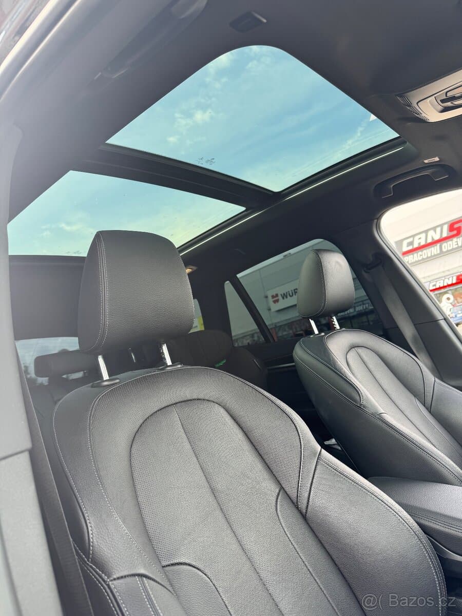 2018 BMW X1 - 12
