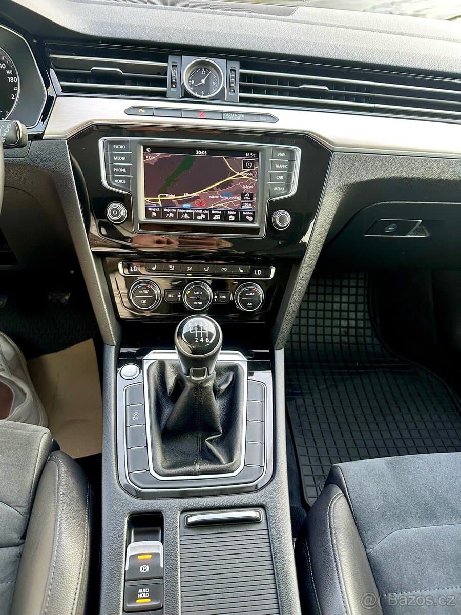 2016 Volkswagen PASSAT - 12