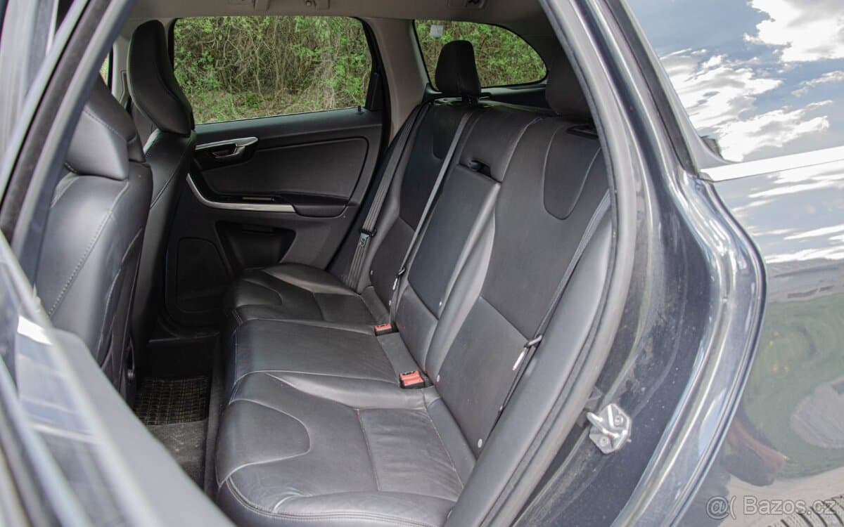 2015 Volvo XC60 - 12