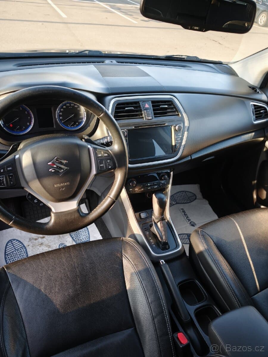 2015 Suzuki S-CROSS - 12