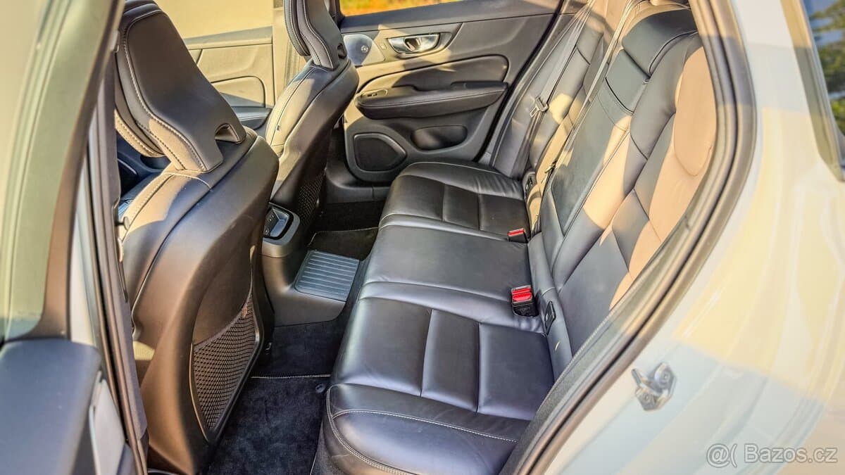 2021 Volvo V60 - 12