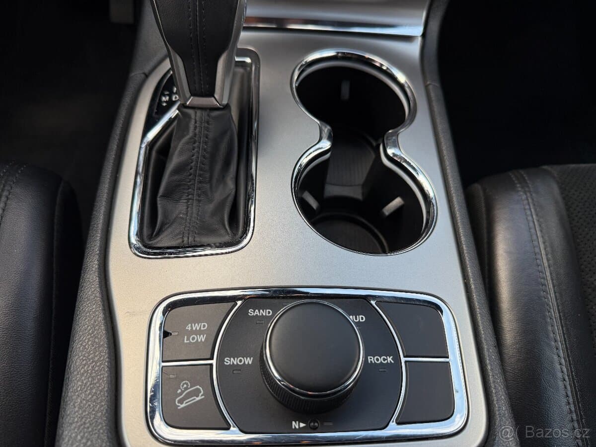 2018 Jeep CHEROKEE - 12