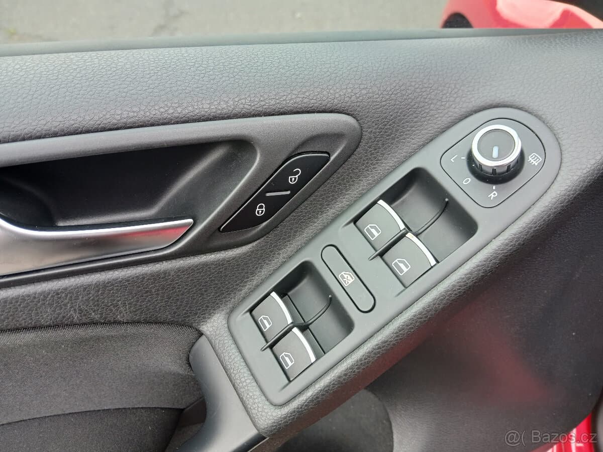 2011 Volkswagen GOLF - 12