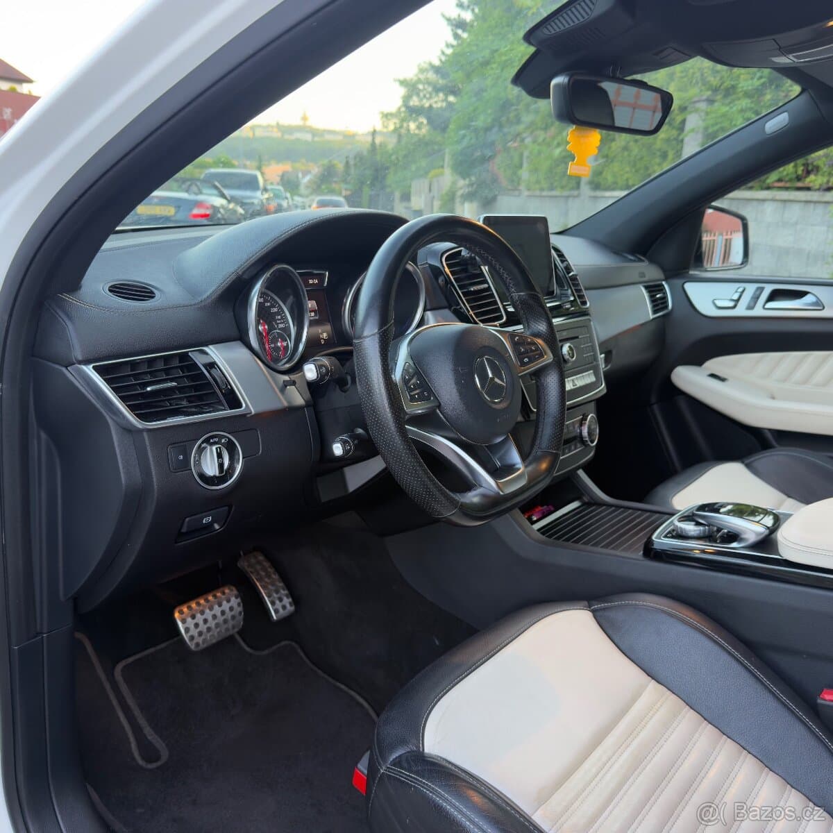Mercedes-Benz GLE - 12