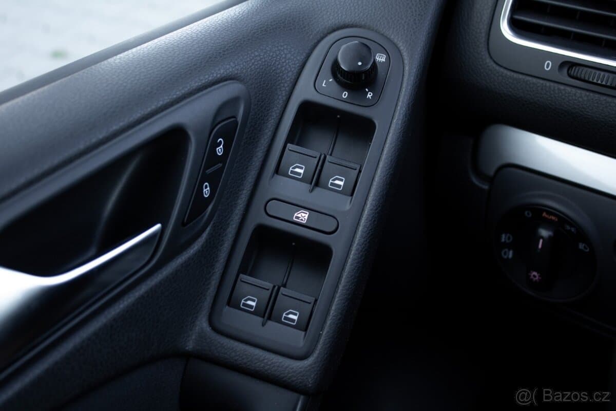 2011 Volkswagen GOLF - 12