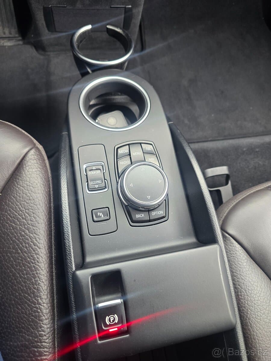 2016 BMW i3 - 12