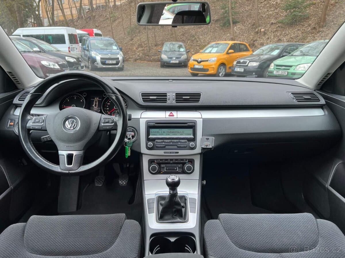 2010 Volkswagen PASSAT - 12