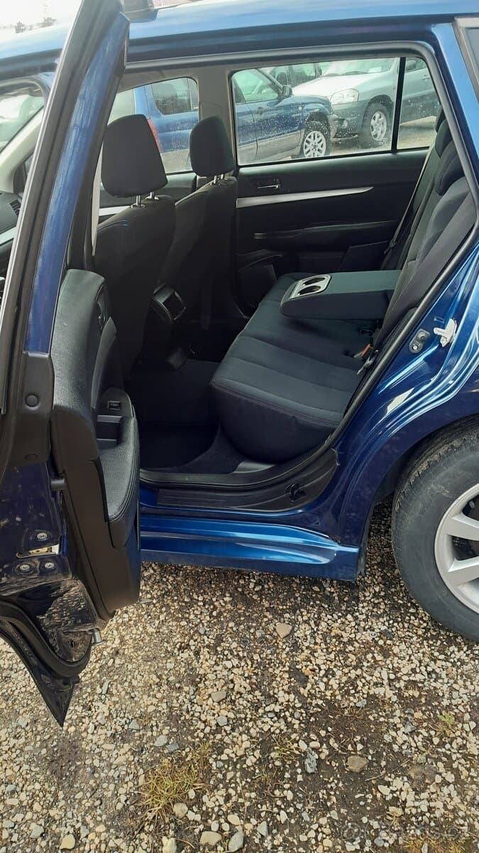 2010 Subaru LEGACY - 12