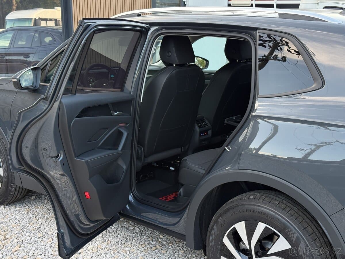 2025 Volkswagen TIGUAN - 12