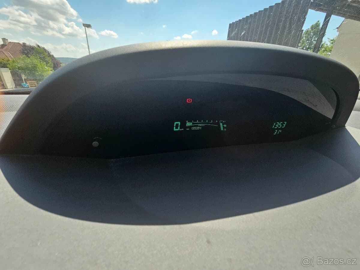 Toyota YARIS - 12