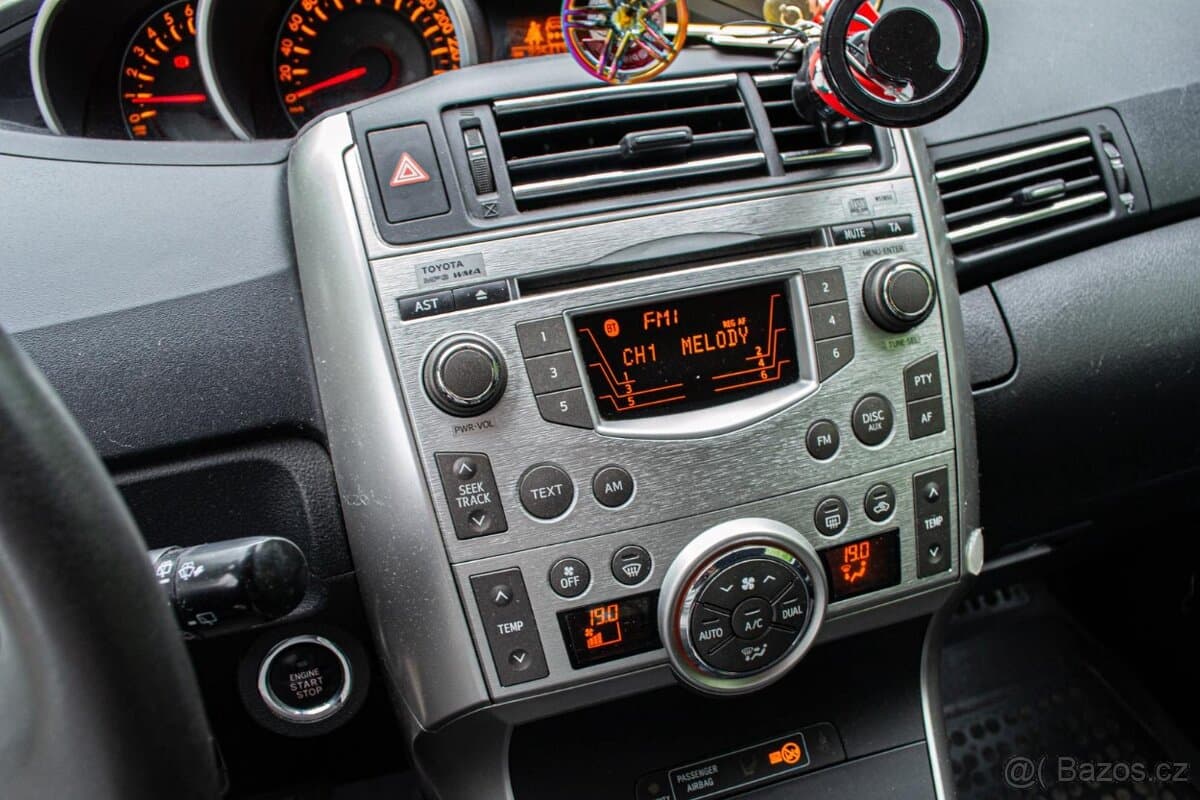 2011 Toyota VERSO - 12