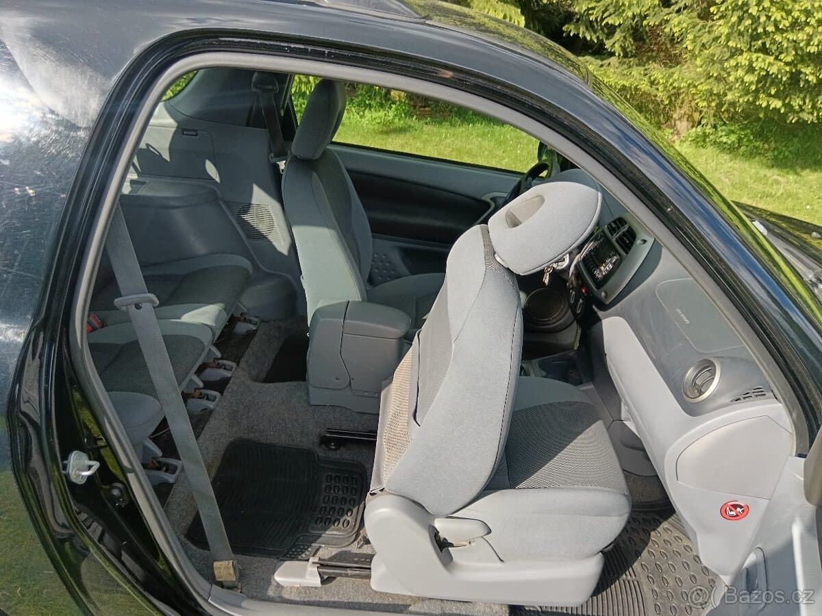 2002 Toyota RAV4 - 12