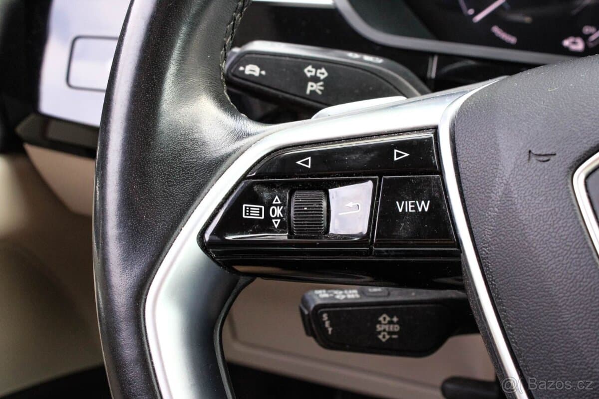 Audi E-TRON - 12