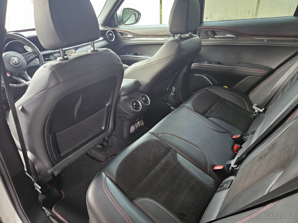 2018 Alfa Romeo STELVIO - 12