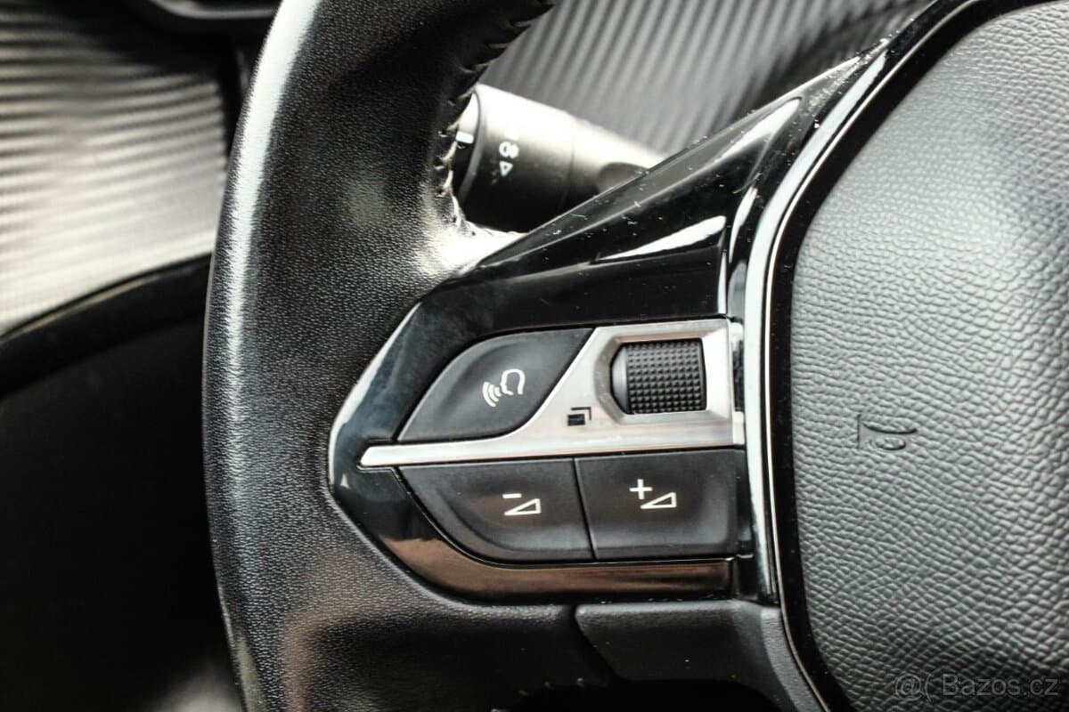 2020 Peugeot 208 - 12