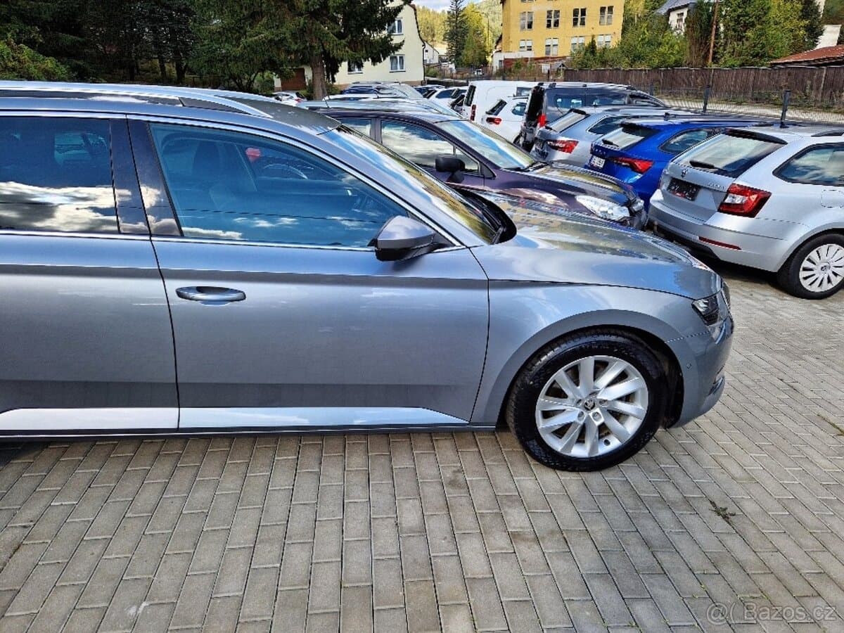 2020 Škoda SUPERB - 12