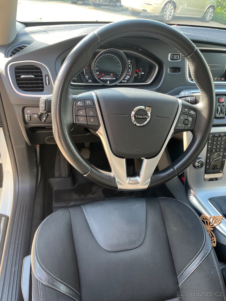 2017 Volvo V40 - 12