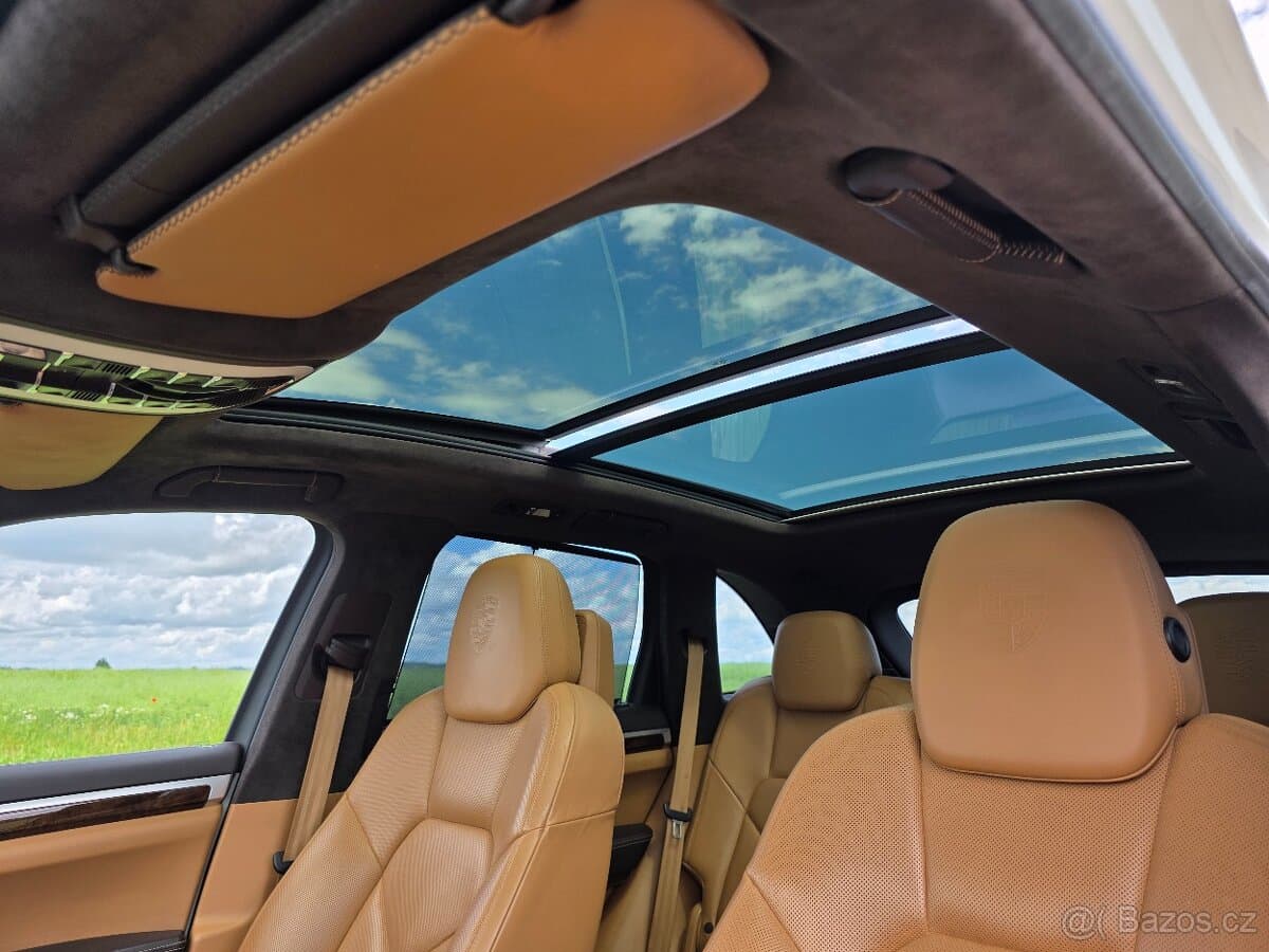 2013 Porsche CAYENNE - 12