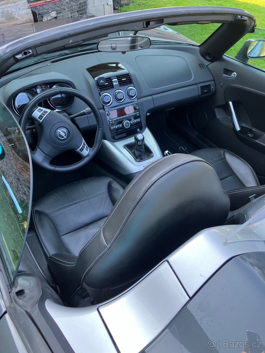 2011 Opel GT - 12