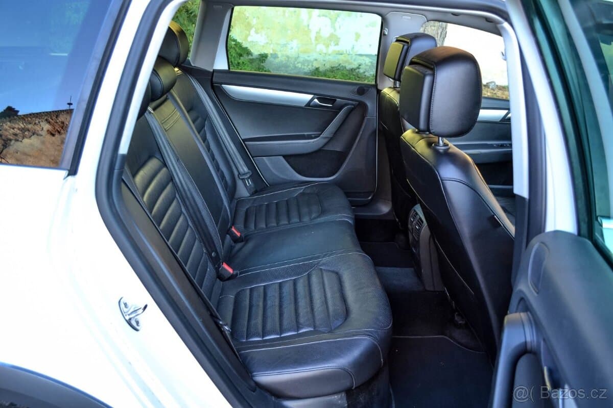 2012 Volkswagen PASSAT - 12