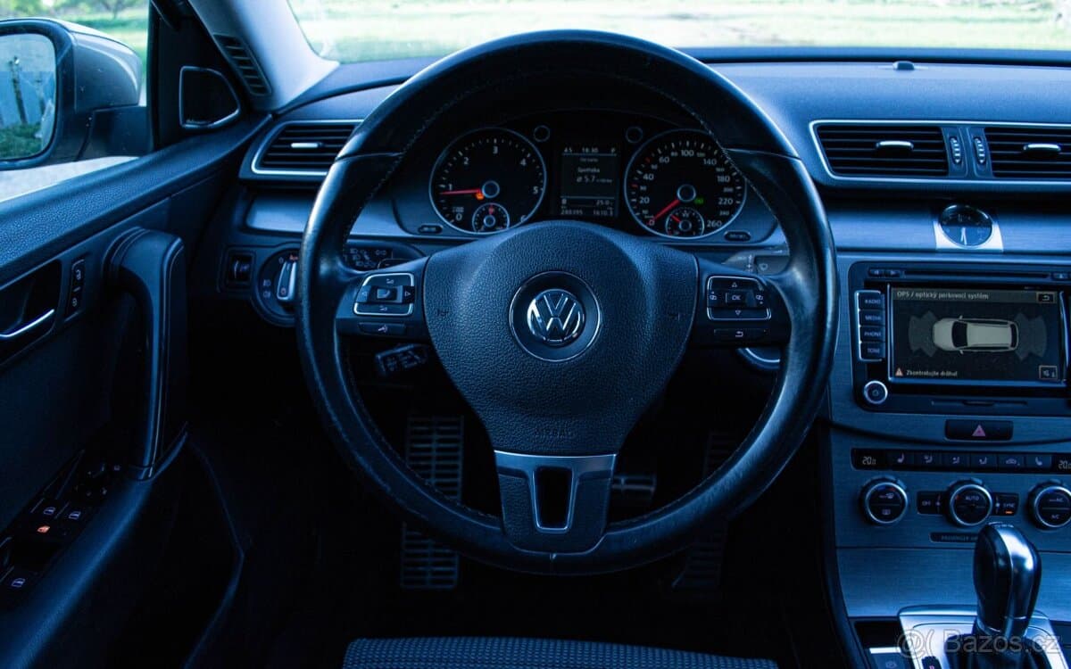 2012 Volkswagen PASSAT - 12
