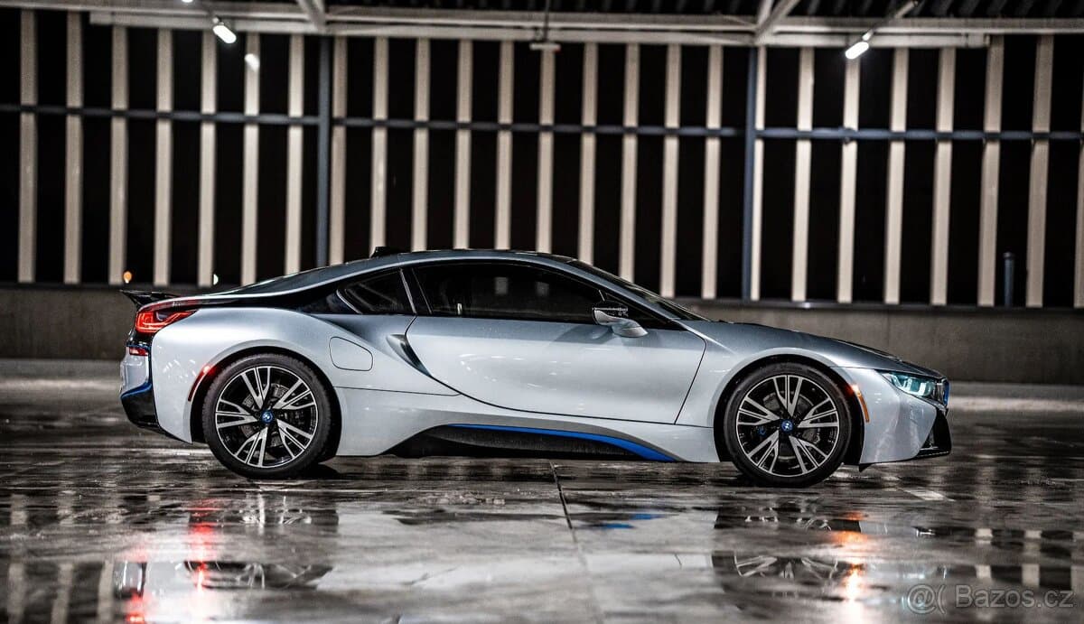 2017 BMW i8 - 12