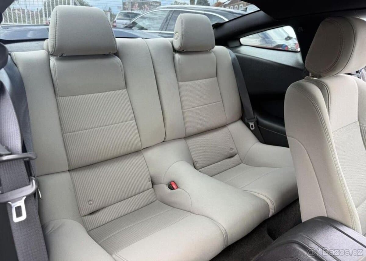 2013 Ford MUSTANG - 12