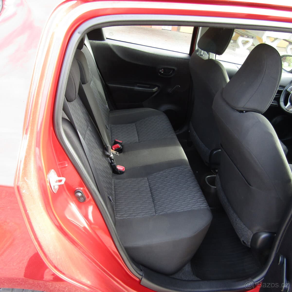 2012 Toyota YARIS - 12