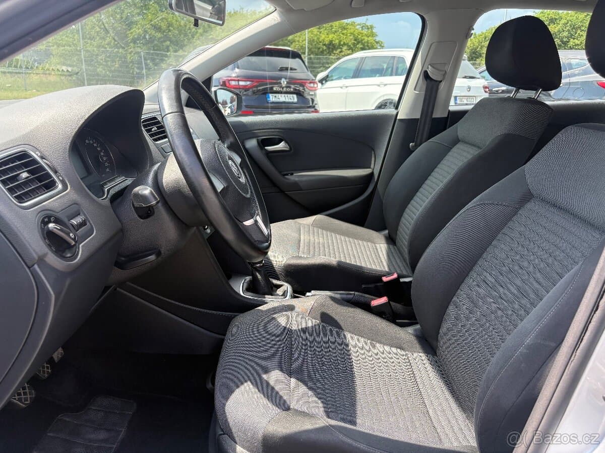 2012 Volkswagen POLO - 12