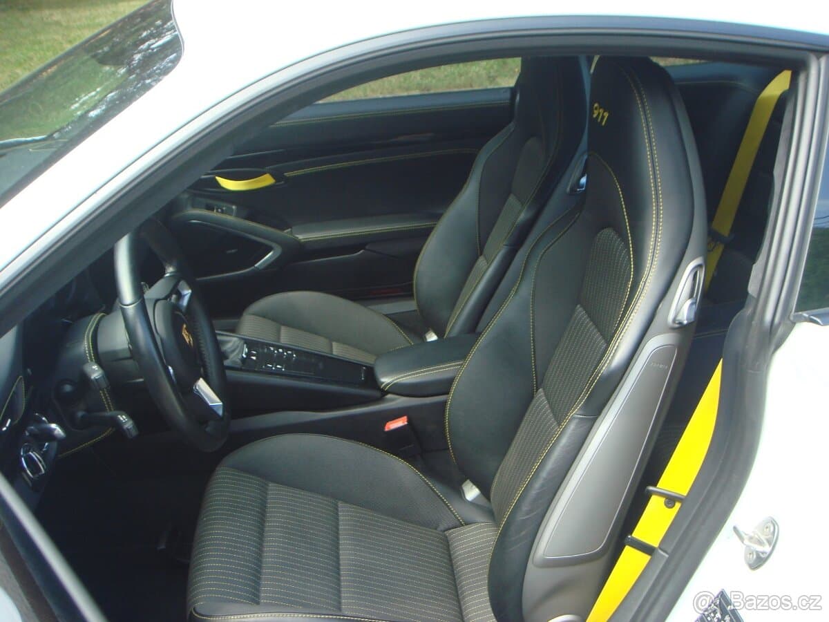 2018 Porsche 911 - 12